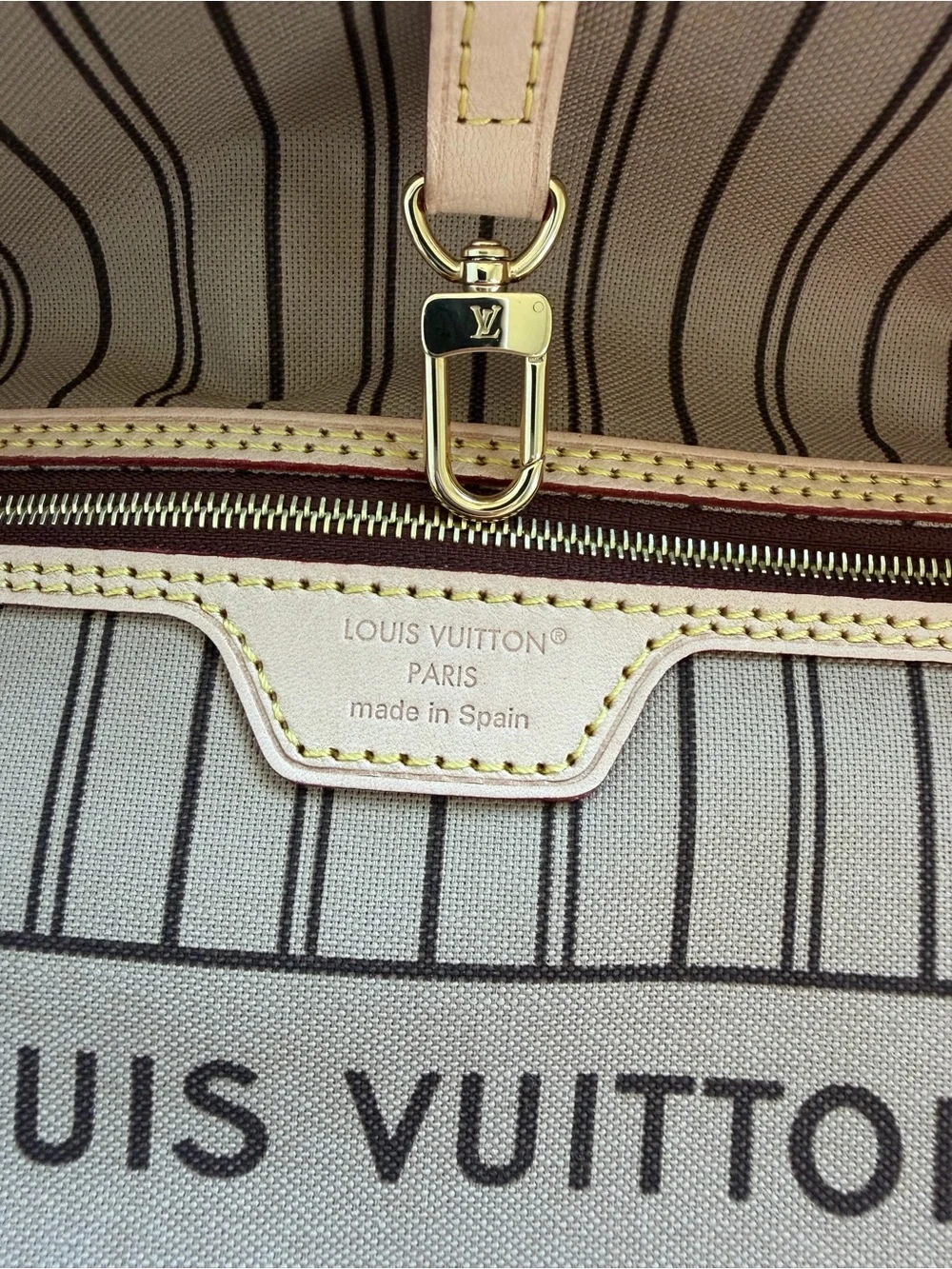 NWT Authentic Louis Vuitton Neverfull MM Tote 2026